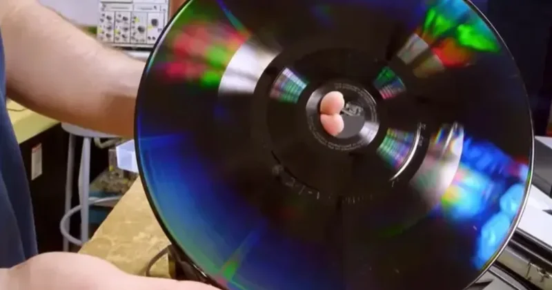 1980 ci illərin disklərində gizli təsvirlər üzə çıxdı