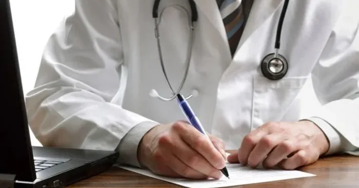 Həkimlər diplomlarının tanınması üçün imtahan verəcəklər? Deputatdan AÇIQLAMA