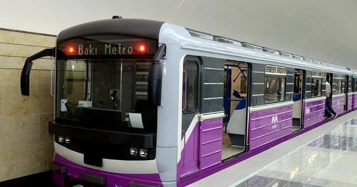 Metroda yeni QADAĞA FOTO