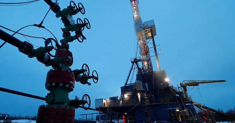ЕК предложит запретить Венгрии и Словакии импортировать нефть из РФ