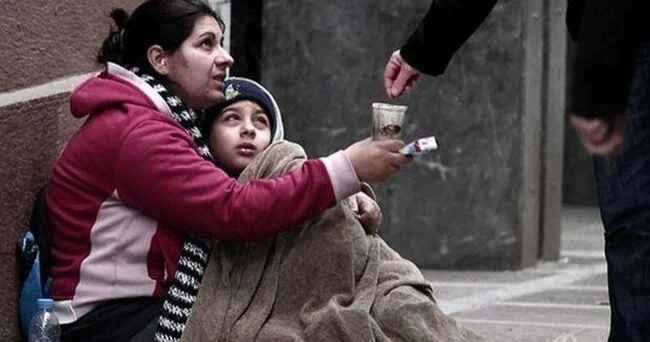 Dilənçilik tam qadağan olunmalı, küçələrdən yığışdırılmalıdır SOSİOLOQ