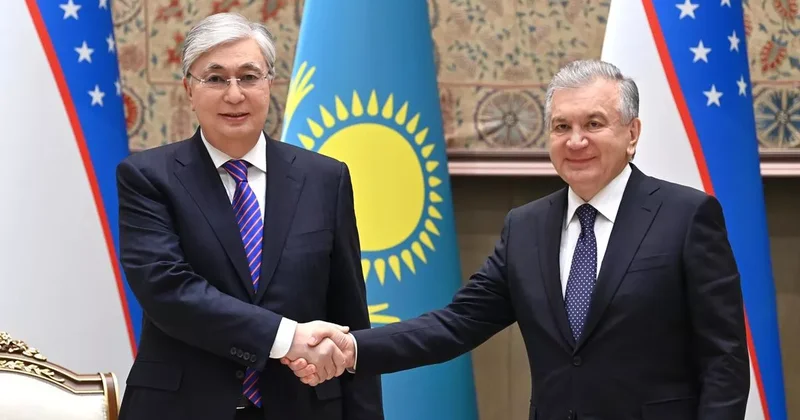 Мирзиёев поздравил Токаева с успешным проведением референдума