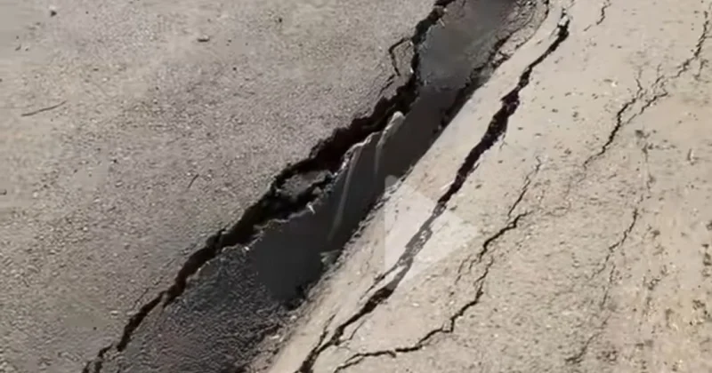 Дождь размыл бакинские дороги фото; видео