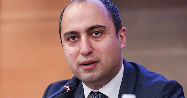 Təhsil ocağı, yoxsa dədə kontoru? Nazirə SƏRT SUAL KONKRET
