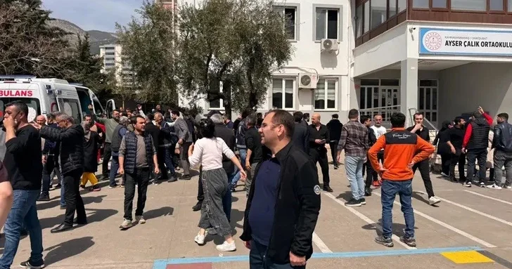 СМИ: Погибшая при нападении на школу в Турции учительница до последнего защищала детей