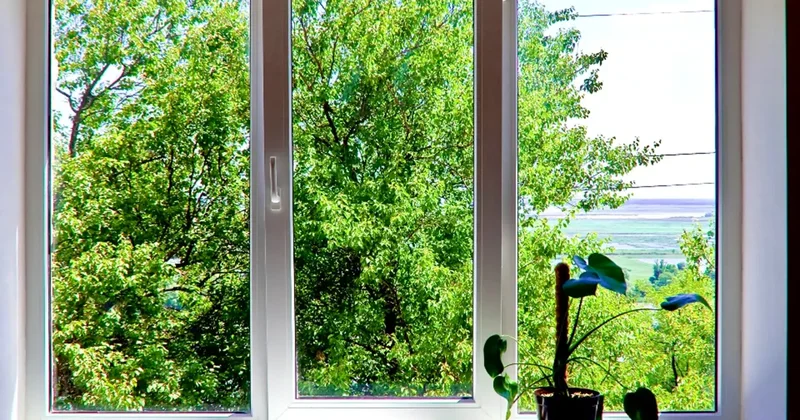 В Казахстане за падение детей из окон родителей будут наказывать
