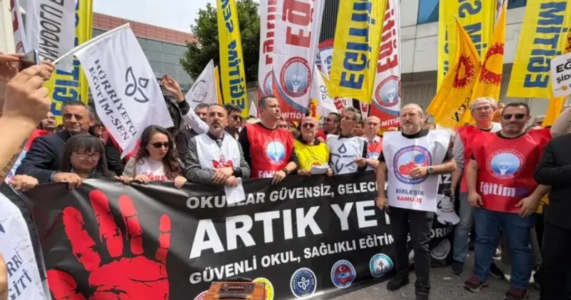 В Турции учителя требуют отставки министра образования после стрельбы в школах