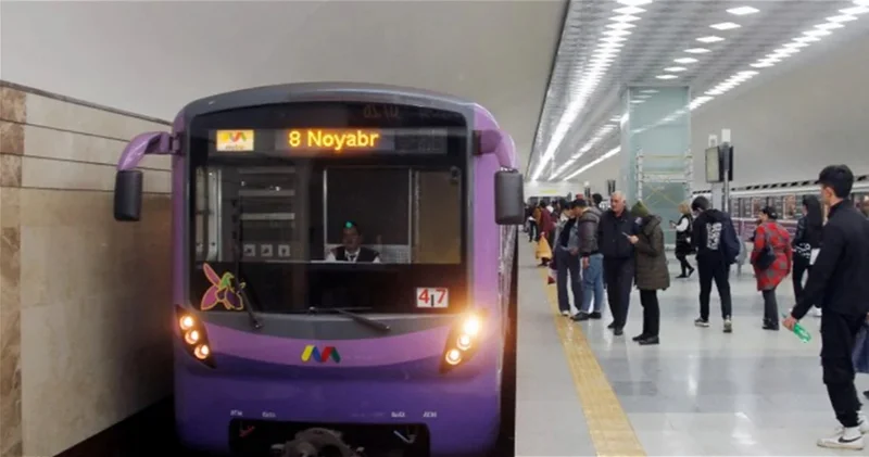В бакинском метро произошла задержка?