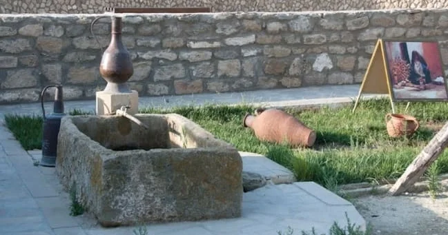 Əsrlik ənənənin daşıyıcısı... Bəzi bölgələrdə səhəngin ağzını bağlayardılar ki, suya “göz dəyməsin” Video