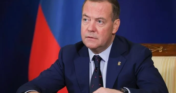 Медведев: Трампу никто не даст забрать всю нефть везде