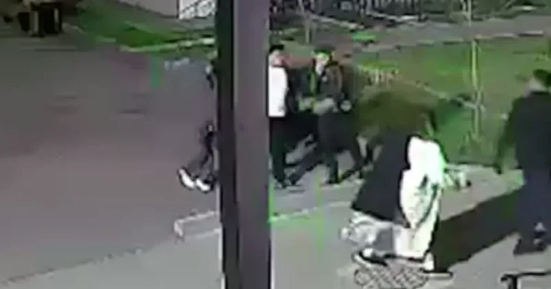 В Казахстане мужчина гонялся за людьми с ножом: ВИДЕО