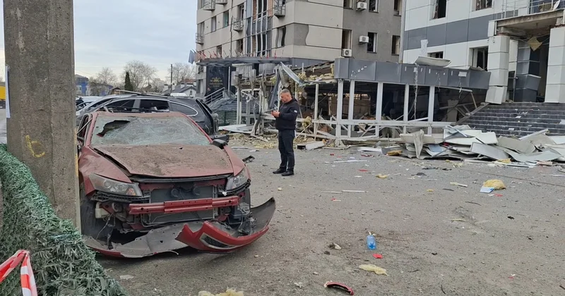 В результате воздушной атаки на Киев разрушены отели и жилые дома, есть погибшие