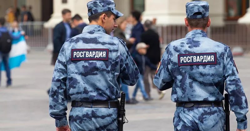 В России из воров мигрантов выстроили паровозик Видео