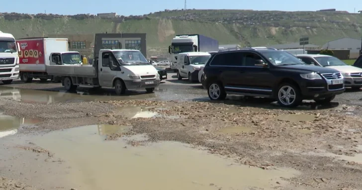 Асфальт смыло дождем: дорога в поселок Локбатан пришла в негодность после ливней