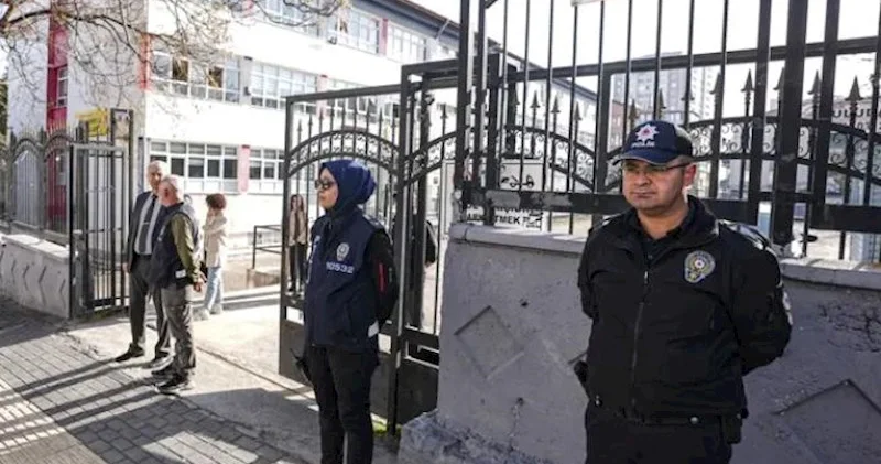 Türkiyədə hər məktəbin qarşısına iki polis təyin edilib
