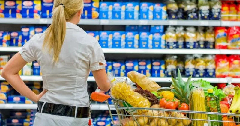 Vitrinlə kassadakı qiymət fərqi: Marketlərdə yaranan anlaşılmazlıq RƏYLƏR
