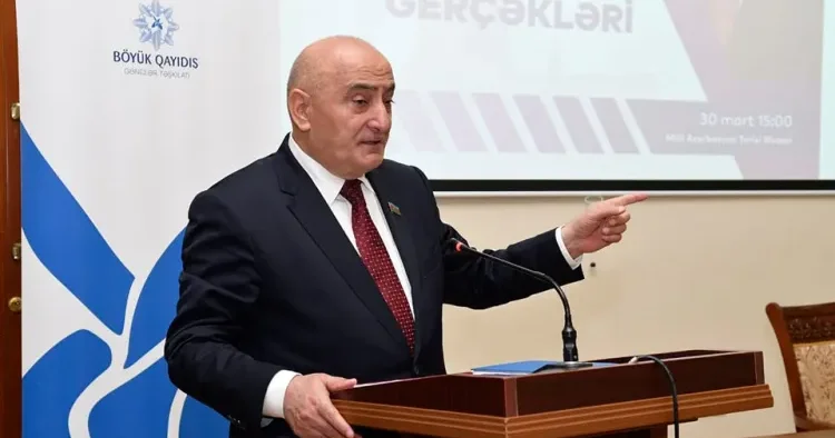 Başdan başa ağ yalan olduğu hamıya aydındır Musa Qasımlı
