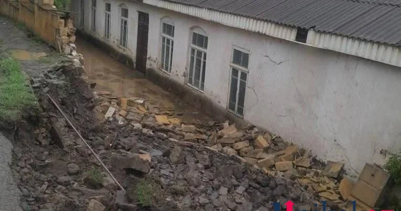 Yardımlı rayon təhsil sektorunun inzibati binasının divarı uçdu