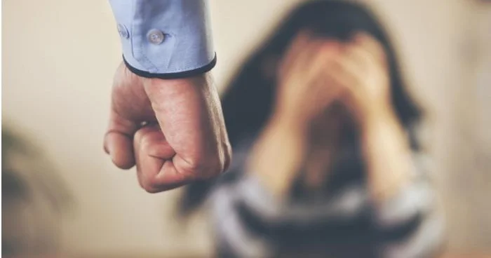 Biləsuvarda 30 yaşlı kişi yeni ailə qurduğu arvadını döydü