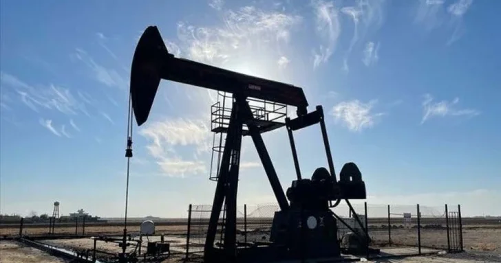 Цена на нефть марки Azeri Light снизалась почти на $2