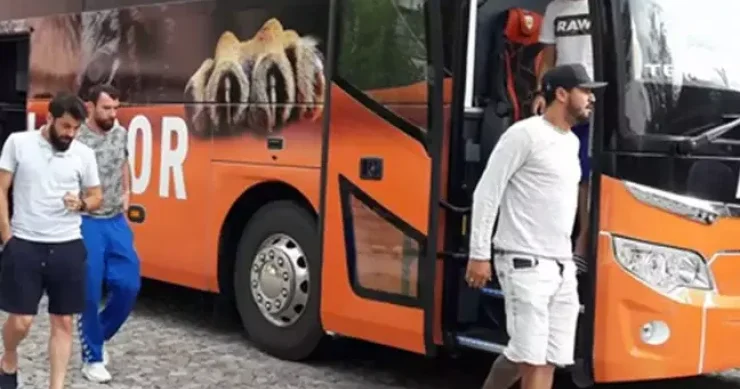Futbolçular aşağı liqaya düşən komandadan qaçmağa başladılar