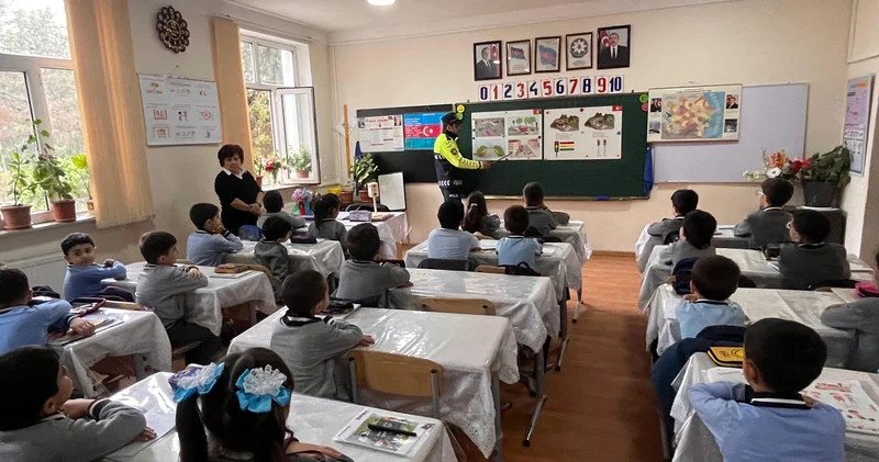 Naftalanda məktəblilərlə yol hərəkəti təhlükəsizliyi mövzusunda görüş keçirilib