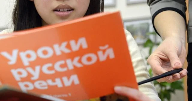 Rus dili imtahanından kəsilən miqrant uşaqları öz ölkələrinə göndərilsin!