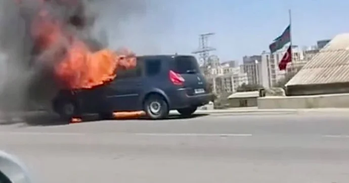 Kənar Dairəvi yolda “Renault” alışaraq yararsız hala düşdü VİDEO