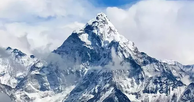 Everestdə filippinli alpinist həyatını itirib