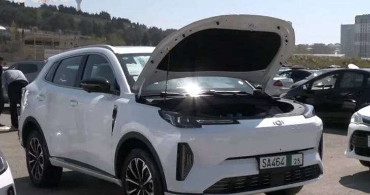 Автодилеры отмечают снижение спроса на услуги традиционных авторынков