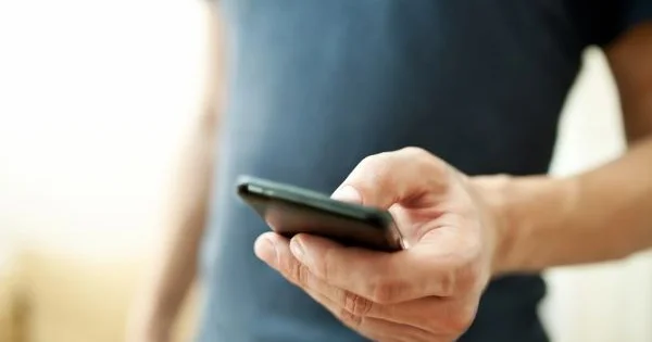 Ölkədən çıxışı məhdudlaşdırılan şəxslərə SMS göndəriləcək