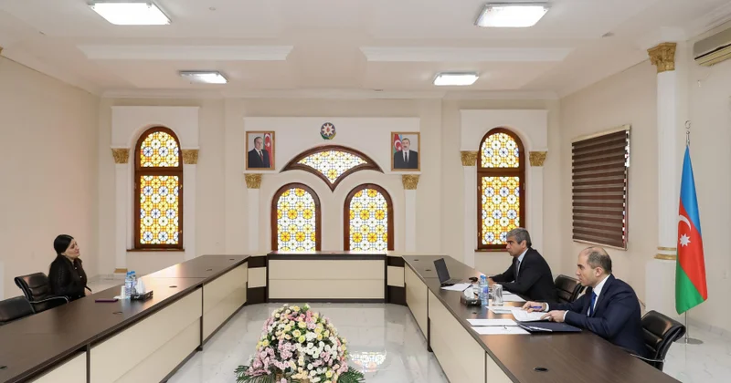 Əmək və əhalinin sosial müdafiəsi naziri Xaçmazda vətəndaşların müraciətlərini dinləyib