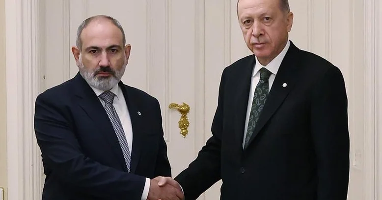 Ermənistanın Baş naziri Türkiyə Prezidenti ilə qısa söhbət edib