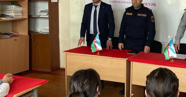​Xızıda polis məktəblilərlə görüşüb FOTO