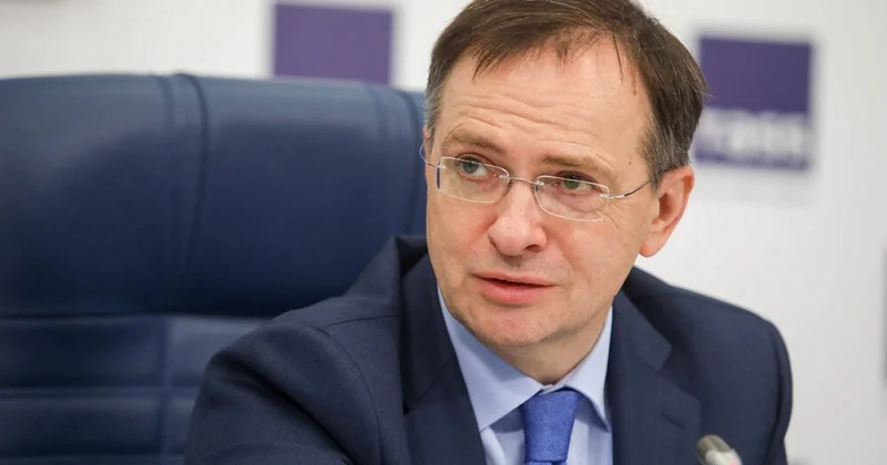 Putinin köməkçisi: Tarixdə müharibə və danışıqlar həmişə eyni vaxtda aparılır