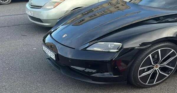 Bakıda iş adamı Porşe ilə motosikletçini vurdu Foto