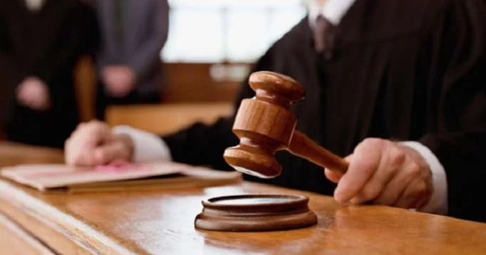 Həyat yoldaşını və qayınatasını öldürən şəxsə ömürlük həs cəzası VERİLDİ