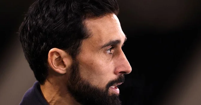 futbolçuya Mənim rəhbərliyim altında bir dəqiqə belə oynamayacaqsan