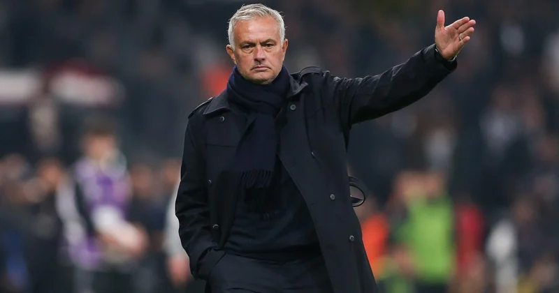 Mourinyo “Real”a hansı şərtlər irəli sürüb?