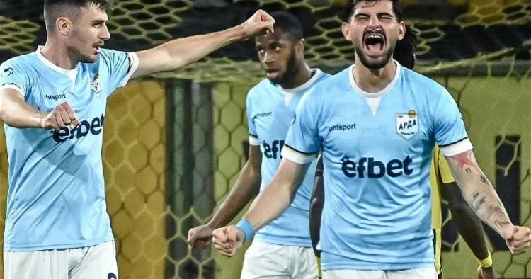 Millimizin futbolçusu qol vurdu, komandası darmadağına sevindi VİDEO