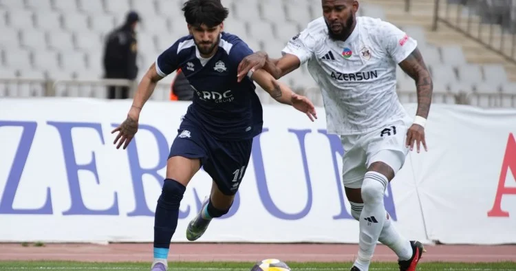99 mükafat: 34 mövsüm, 21 komanda