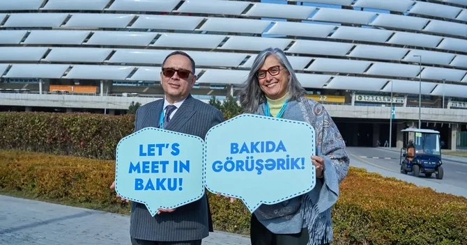 Anaklaudia Rossbax Bakıdan bütün dünyanı salamlayıb