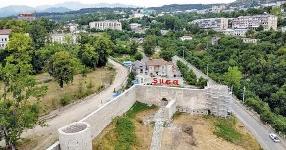Şuşada azərbaycanlıların evlərini 2 minə satırdılar Erməni bloger
