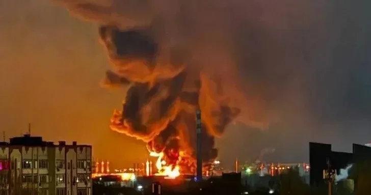 В России загорелся азотный завод после атаки дронов
