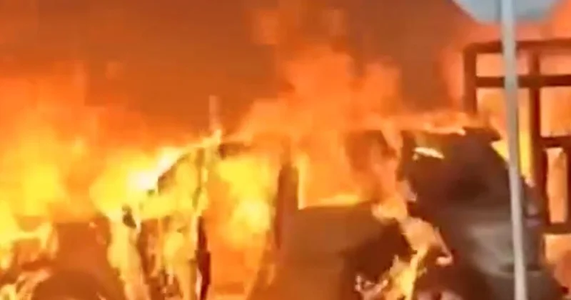 Страшное ДТП в Бангкоке: поезд протаранил автобус и автомобили ВИДЕО