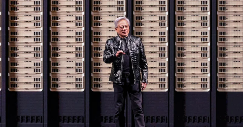 Гендиректор Nvidia стал героем китайских соцсетей, перекусив лапшой и мороженым на пекинской улице