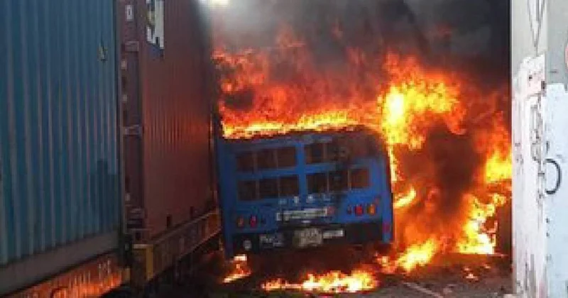 Tailandda qatar avtobusla toqquşub, azı 8 nəfər ölüb, 20 yaralı var