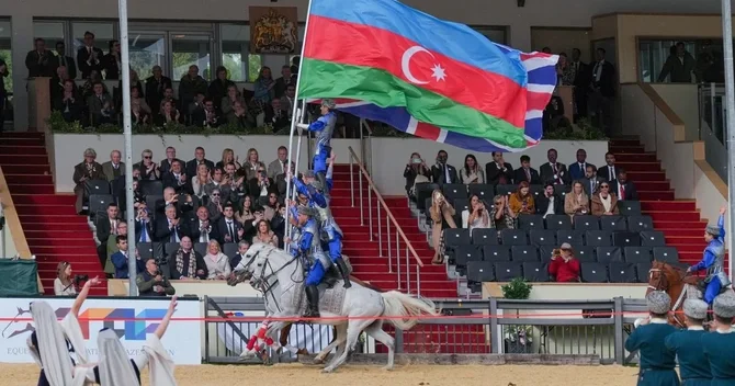 Böyük Britaniya kralı III Çarlz Qarabağ atlarının şousunu izləyib