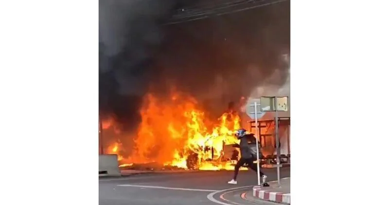 В Таиланде поезд столкнулся с пассажирским автобусом ВИДЕО