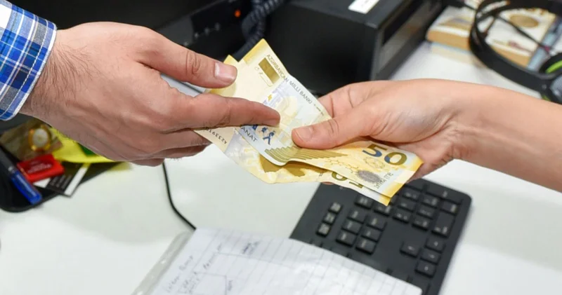 Qaradağ sakini yaşadığı ünvanını dəyişdiyi üçün sosial yardımının qanunsuz olaraq kəsildiyini deyir ŞİKAYƏT